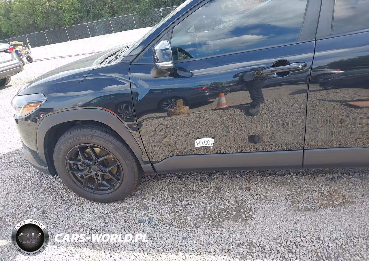2022 Toyota Corolla Cross Le VIN:7MUBAAAG5NV032492 - 6