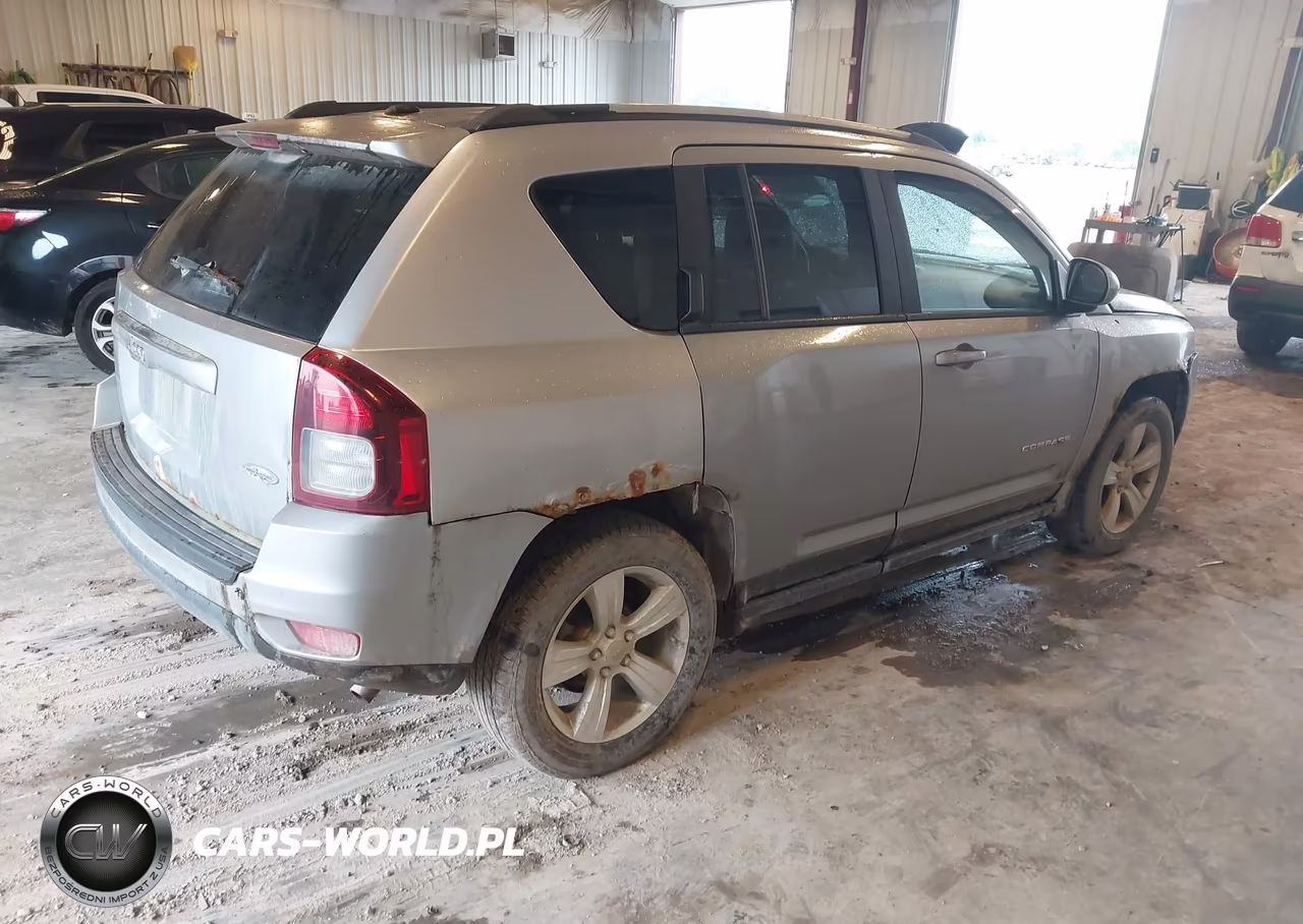 2017 Jeep Compass Latitude 4X4 VIN:1C4NJDEB8HD101411 - 4