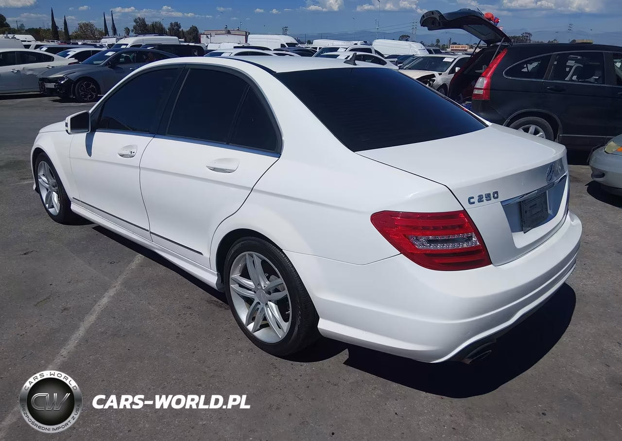 2013 Mercedes-Benz C 250 Sport VIN:WDDGF4HB7DA852264 - 3