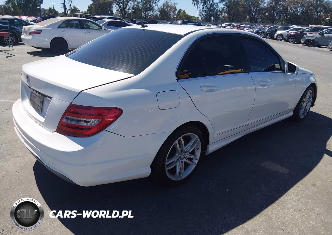 2013 Mercedes-Benz C 250 Sport VIN:WDDGF4HB7DA852264 - 4