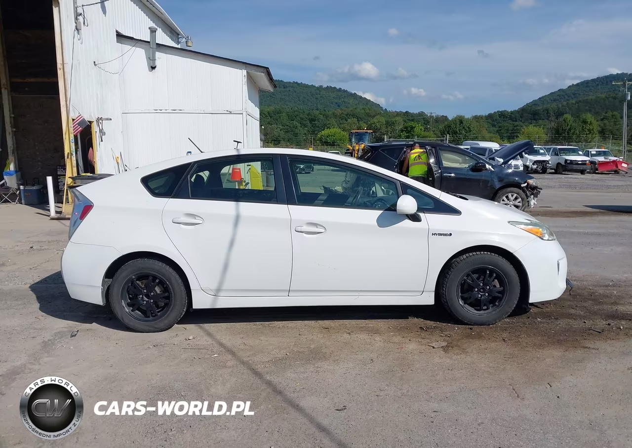 2013 Toyota Prius Two VIN:JTDKN3DU4D1687055 - 13