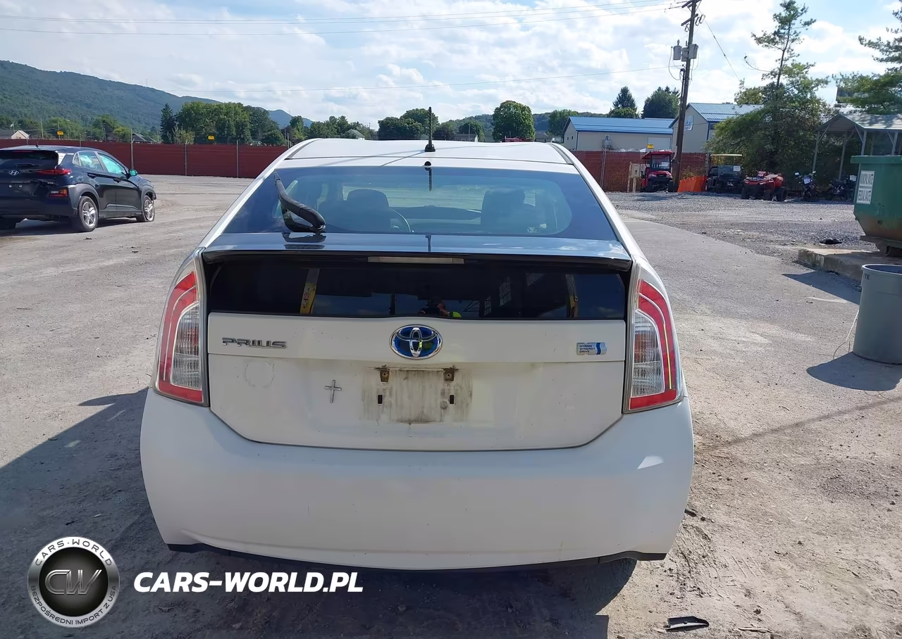 2013 Toyota Prius Two VIN:JTDKN3DU4D1687055 - 16