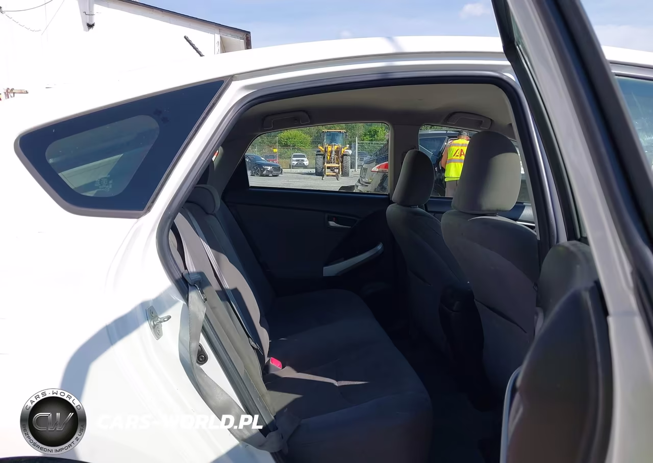 2013 Toyota Prius Two VIN:JTDKN3DU4D1687055 - 8