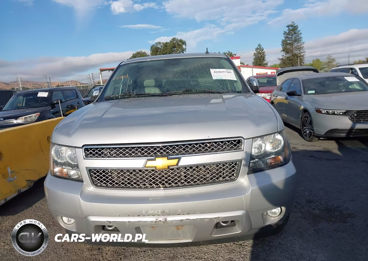 2013 Chevrolet Tahoe Ltz VIN:1GNSKCE07DR331079 - 12