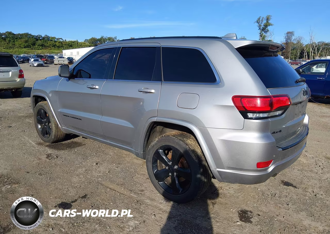 2015 Jeep Grand Cherokee Altitude VIN:1C4RJFAG6FC893382 - 3