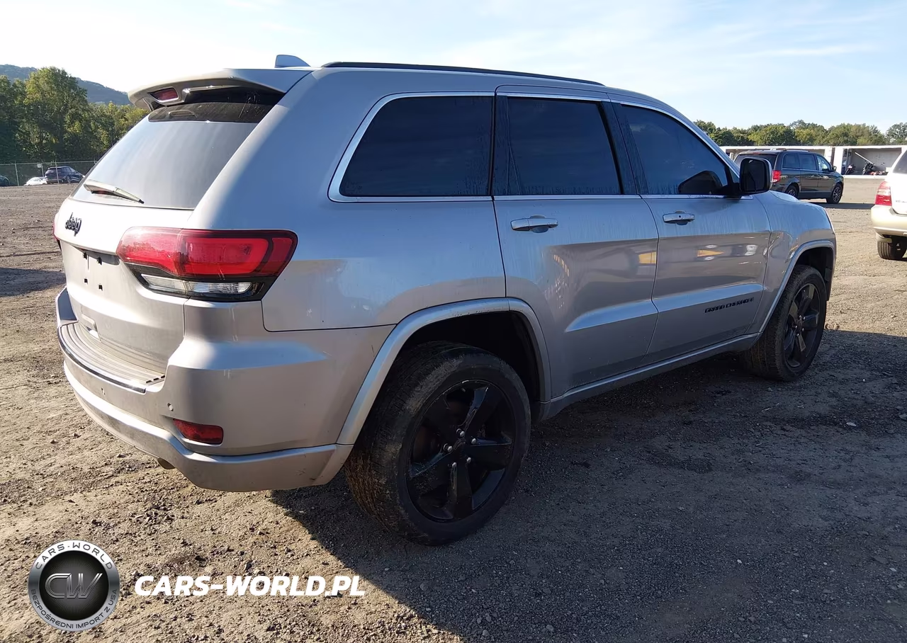 2015 Jeep Grand Cherokee Altitude VIN:1C4RJFAG6FC893382 - 4