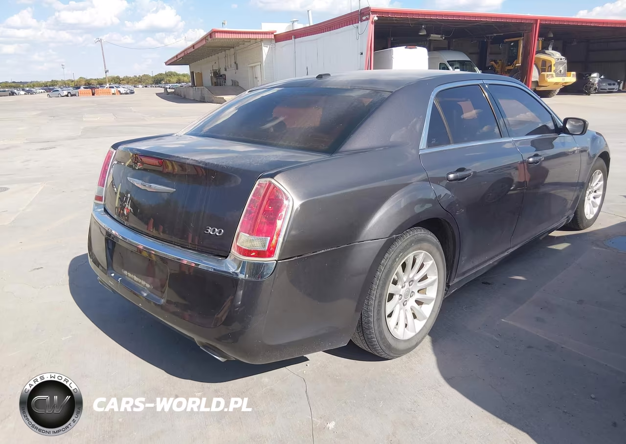 2013 Chrysler 300 Motown VIN:2C3CCAAG1DH588342 - 4