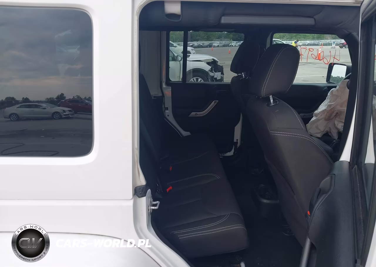 2017 Jeep Wrangler Unlimited Sahara VIN:1C4BJWEG1HL542555 - 8