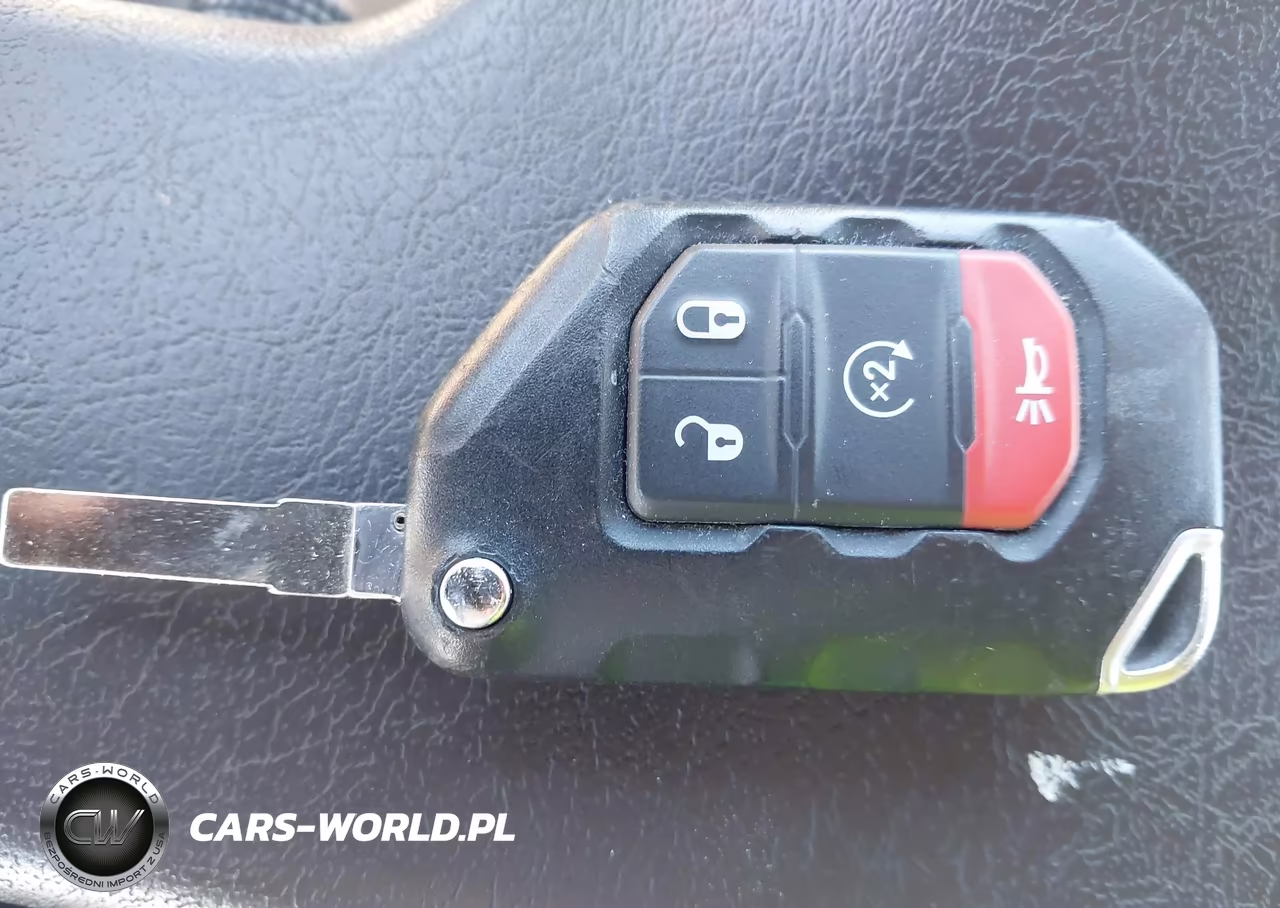2018 Jeep Wrangler Unlimited Sahara 4X4 VIN:1C4HJXEN9JW213573 - 11