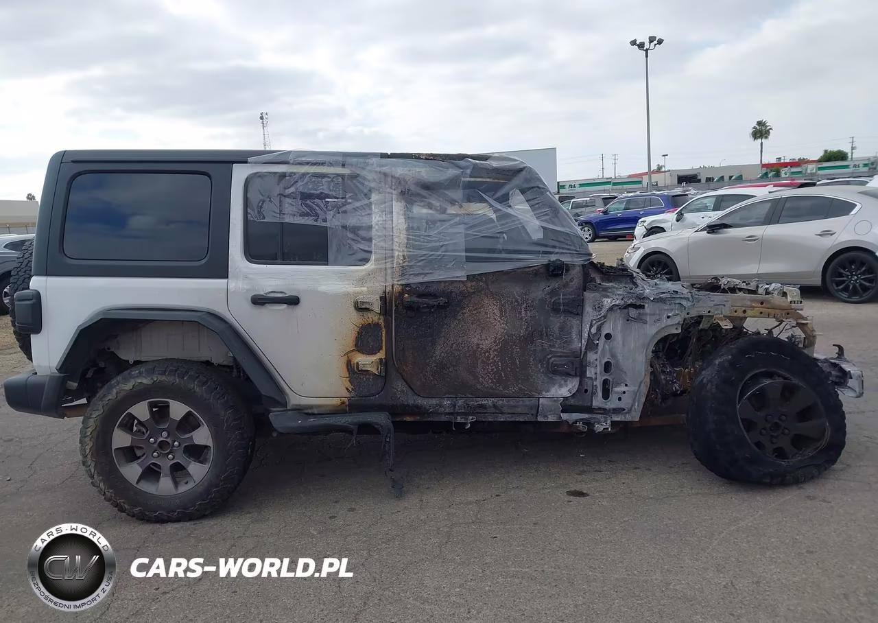 2018 Jeep Wrangler Unlimited Sahara 4X4 VIN:1C4HJXEN9JW213573 - 13