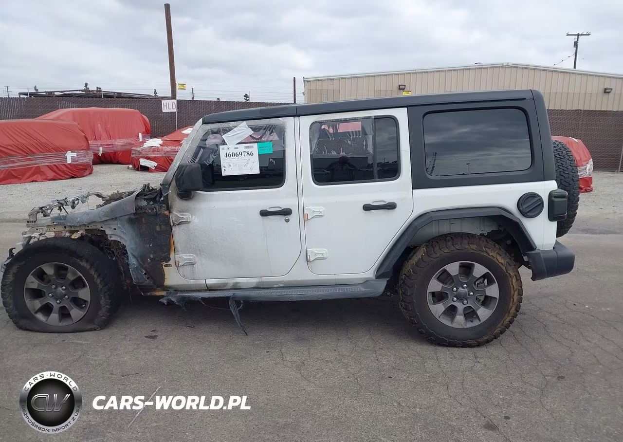 2018 Jeep Wrangler Unlimited Sahara 4X4 VIN:1C4HJXEN9JW213573 - 14