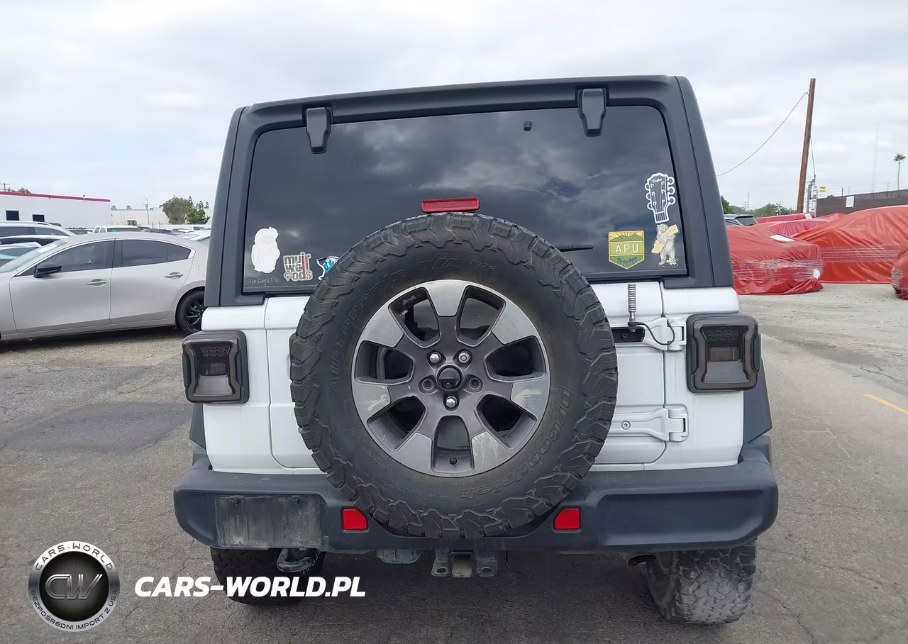 2018 Jeep Wrangler Unlimited Sahara 4X4 VIN:1C4HJXEN9JW213573 - 16