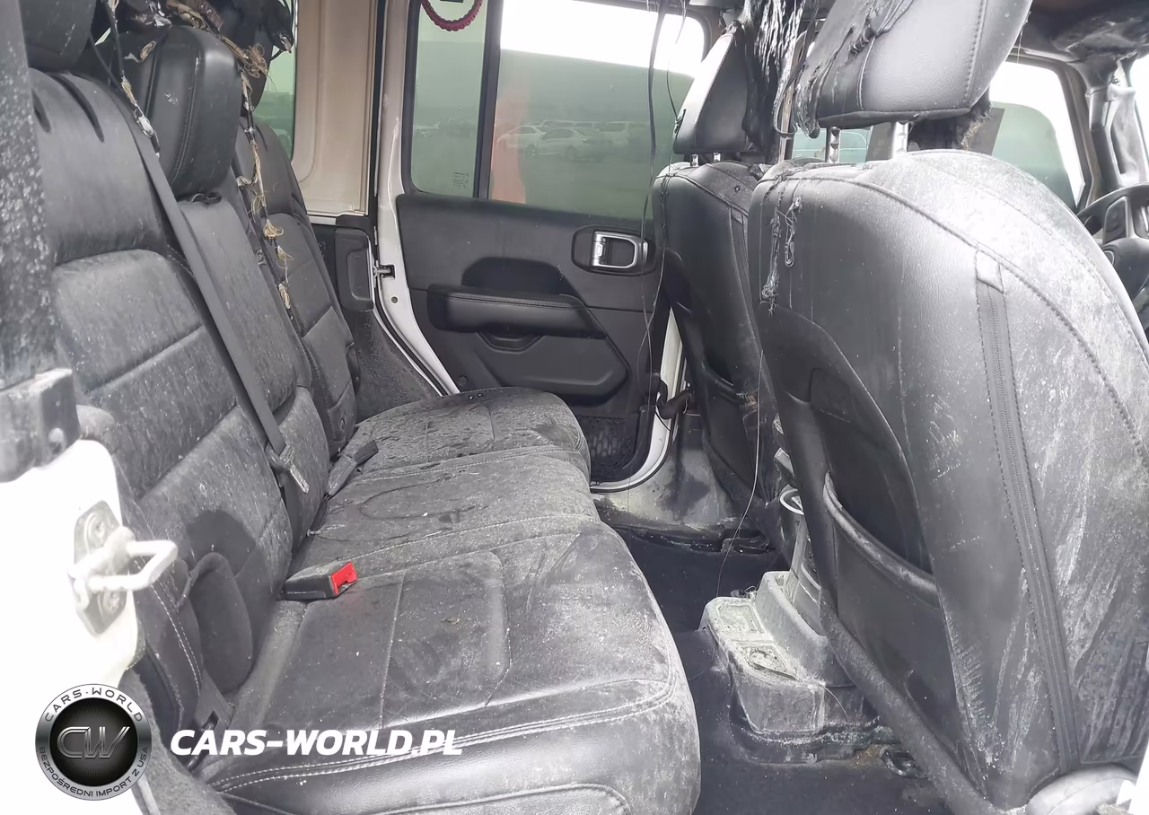 2018 Jeep Wrangler Unlimited Sahara 4X4 VIN:1C4HJXEN9JW213573 - 8