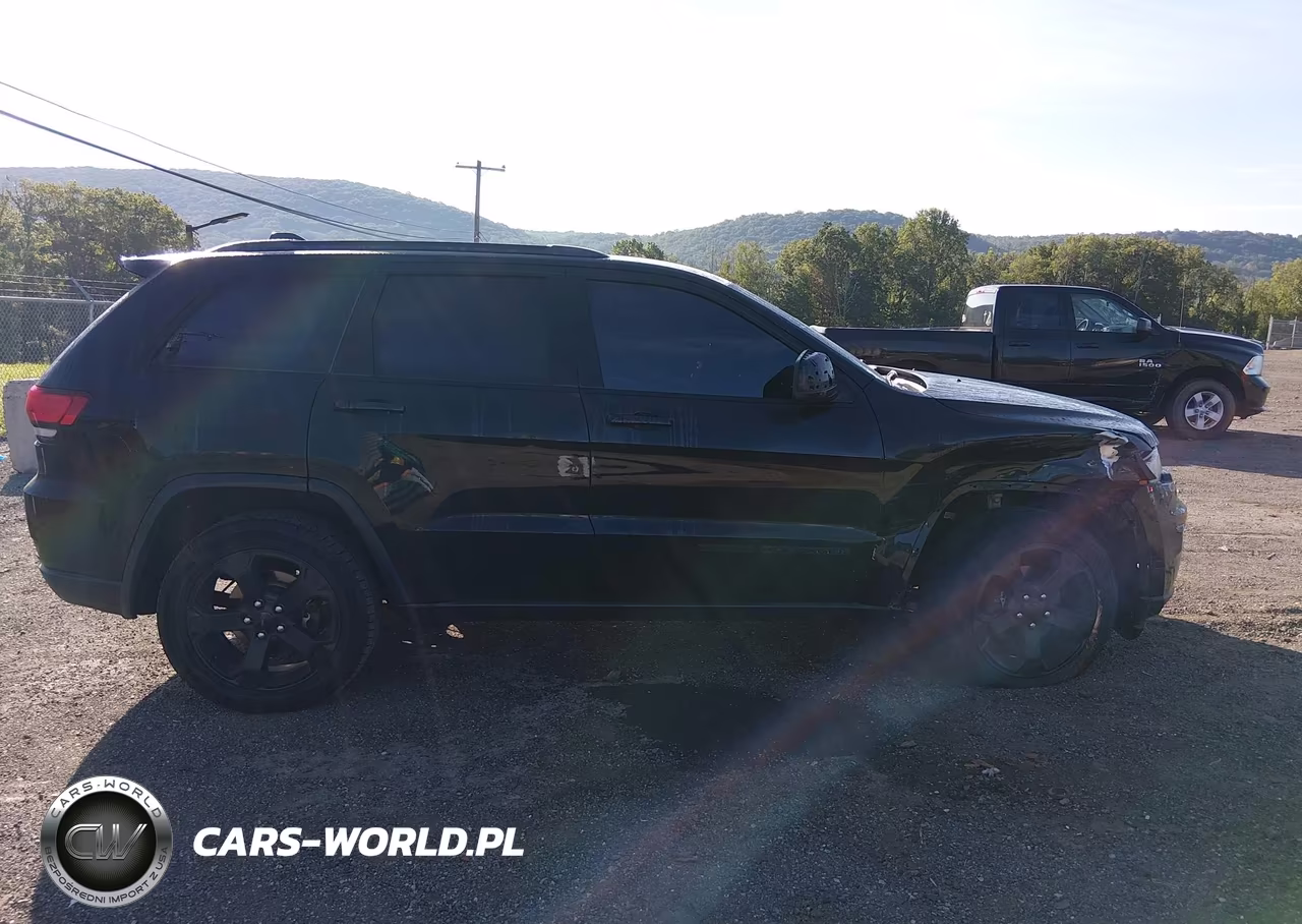 2018 Jeep Grand Cherokee Upland 4X4 VIN:1C4RJFAGXJC426619 - 14