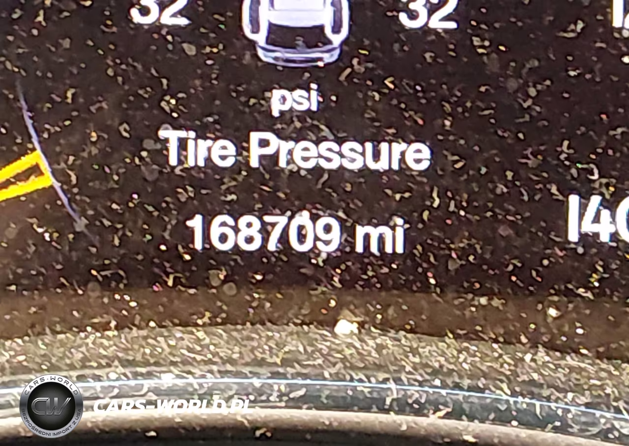 2018 Jeep Grand Cherokee Upland 4X4 VIN:1C4RJFAGXJC426619 - 16