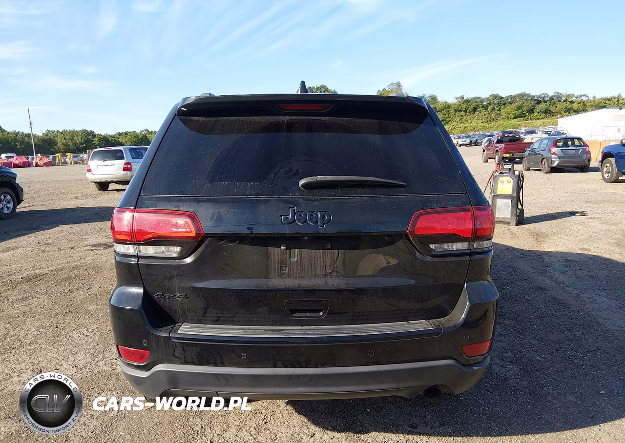 2018 Jeep Grand Cherokee Upland 4X4 VIN:1C4RJFAGXJC426619 - 17