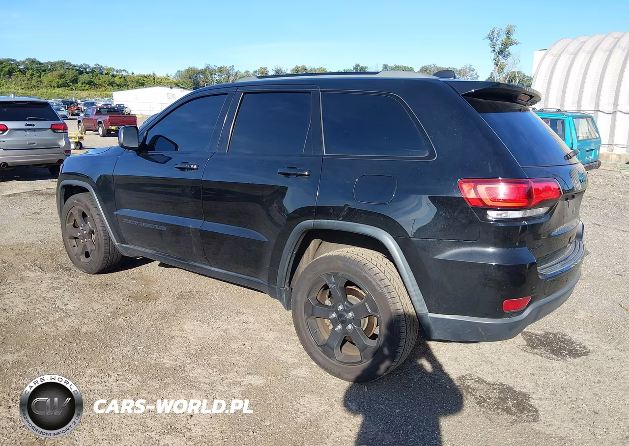 2018 Jeep Grand Cherokee Upland 4X4 VIN:1C4RJFAGXJC426619 - 3