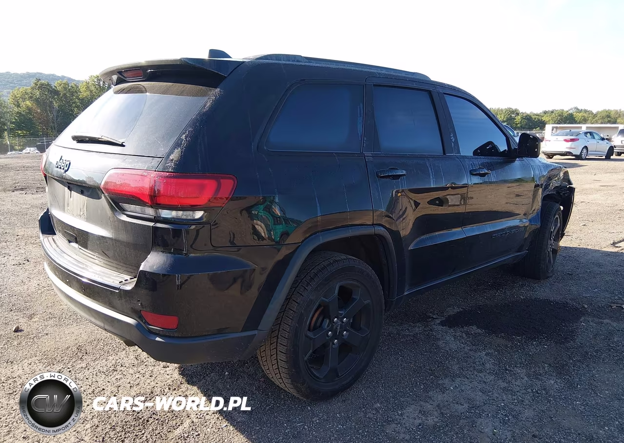 2018 Jeep Grand Cherokee Upland 4X4 VIN:1C4RJFAGXJC426619 - 4