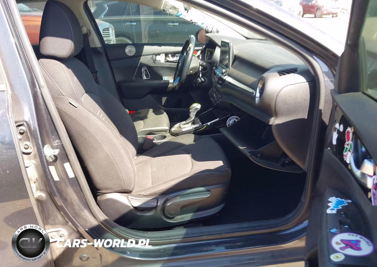 2019 Kia Forte S VIN:3KPF34AD2KE018116 - 5