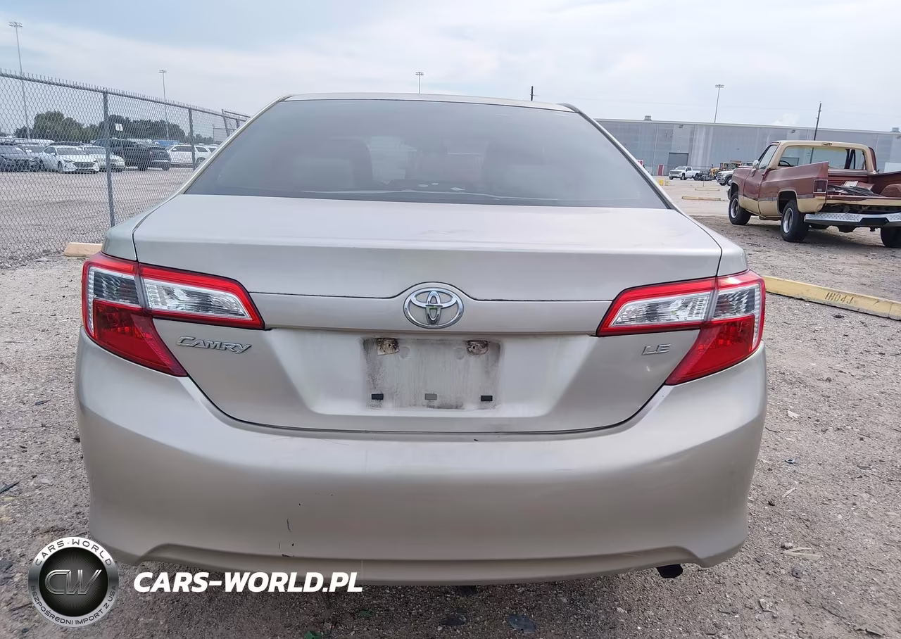 2014 Toyota Camry Le VIN:4T4BF1FK1ER337476 - 17