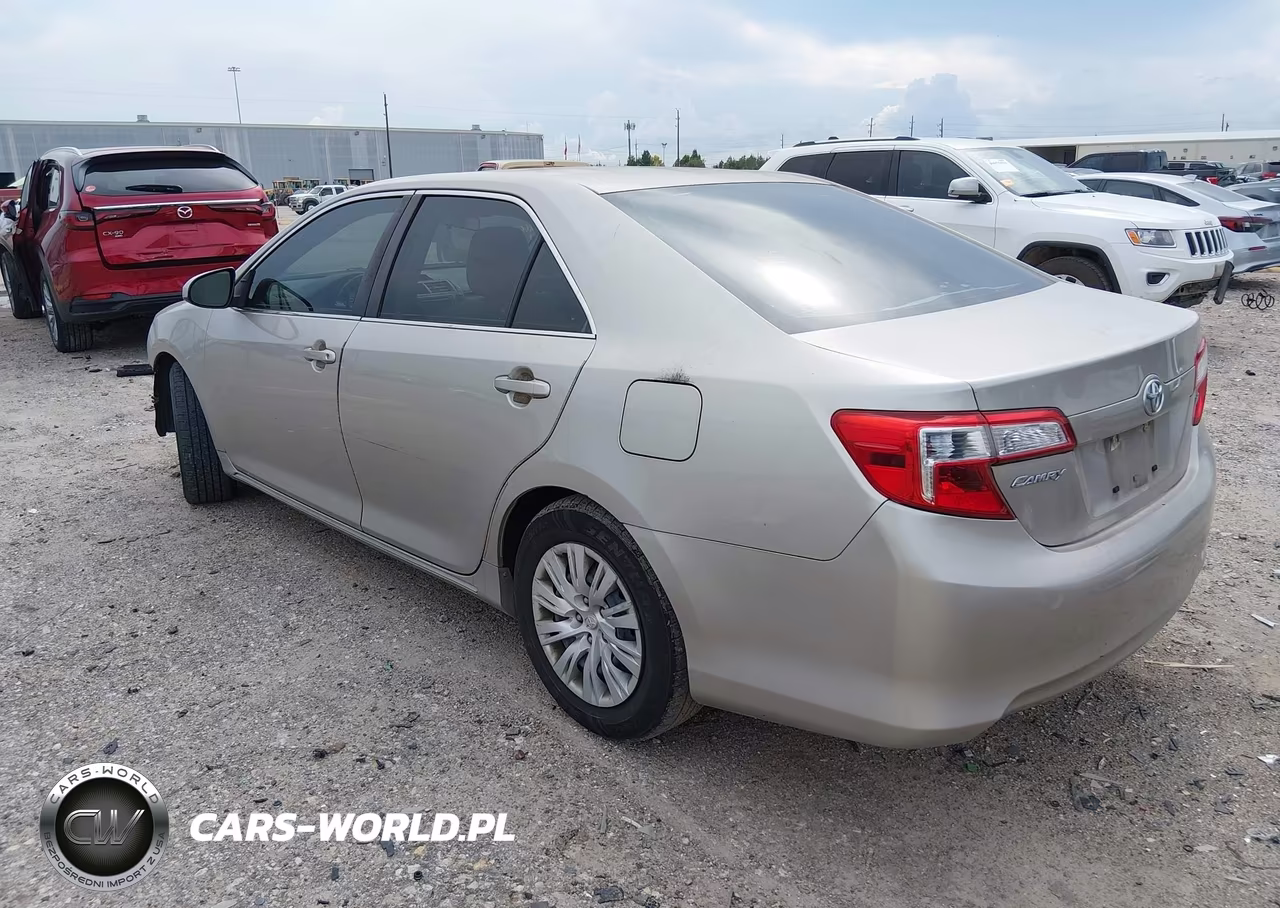 2014 Toyota Camry Le VIN:4T4BF1FK1ER337476 - 3