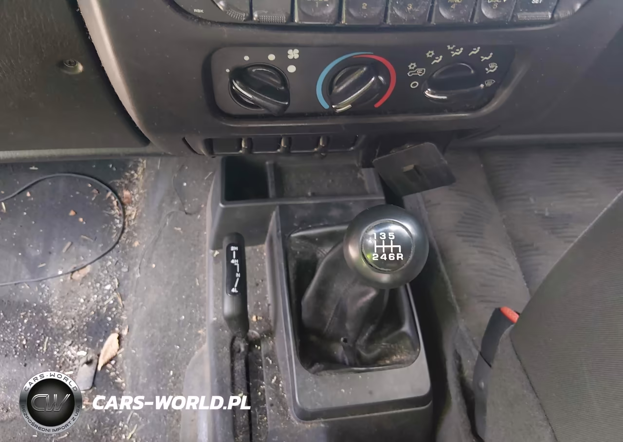 2005 Jeep Wrangler Unlimited VIN:1J4FA44S25P320066 - 17