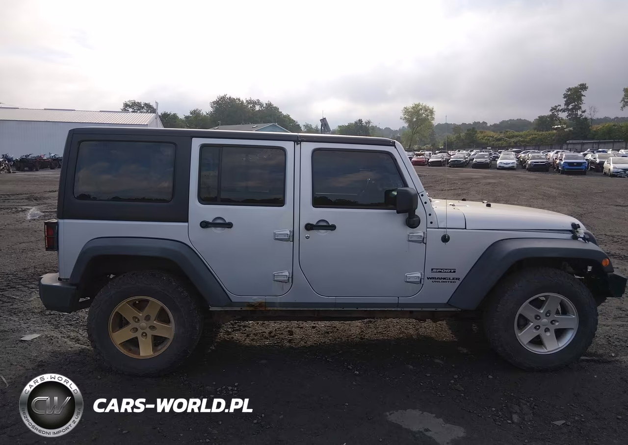 2012 Jeep Wrangler Unlimited Sport VIN:1C4HJWDG2CL184628 - 12