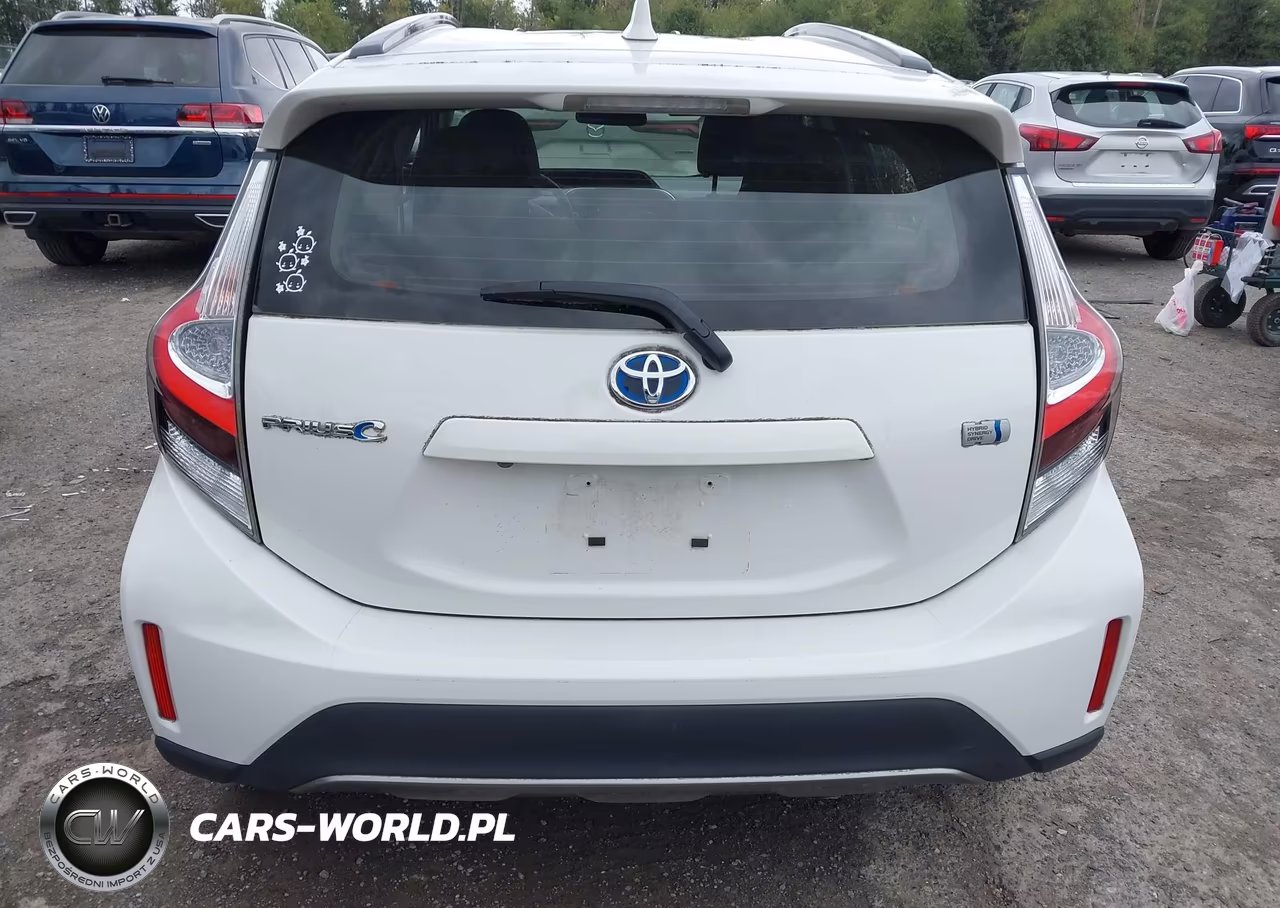 2018 Toyota Prius C Two VIN:JTDKDTB30J1615939 - 16