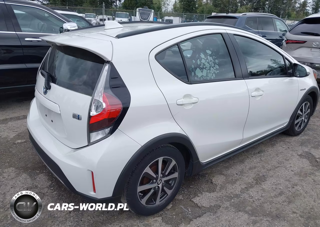 2018 Toyota Prius C Two VIN:JTDKDTB30J1615939 - 4