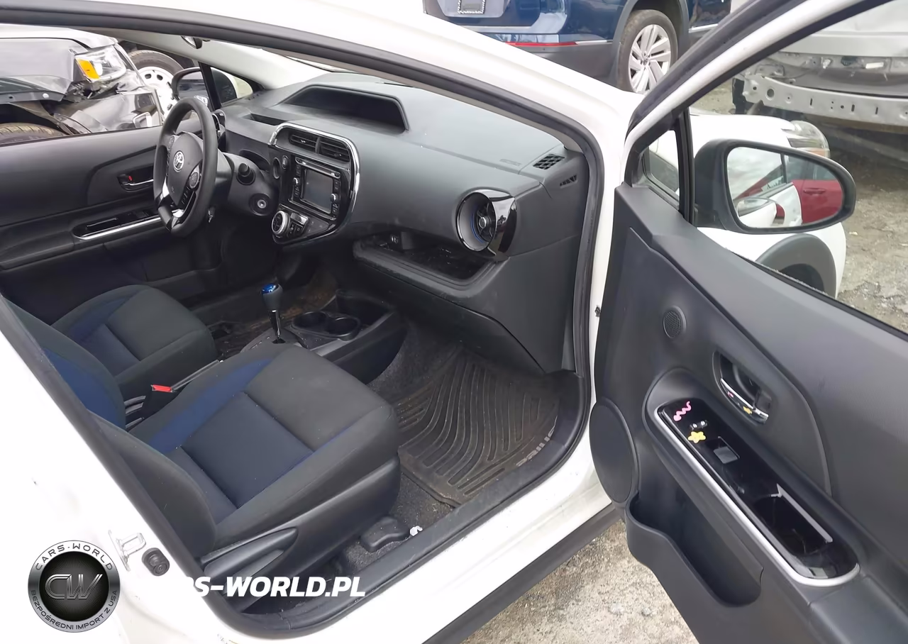 2018 Toyota Prius C Two VIN:JTDKDTB30J1615939 - 5