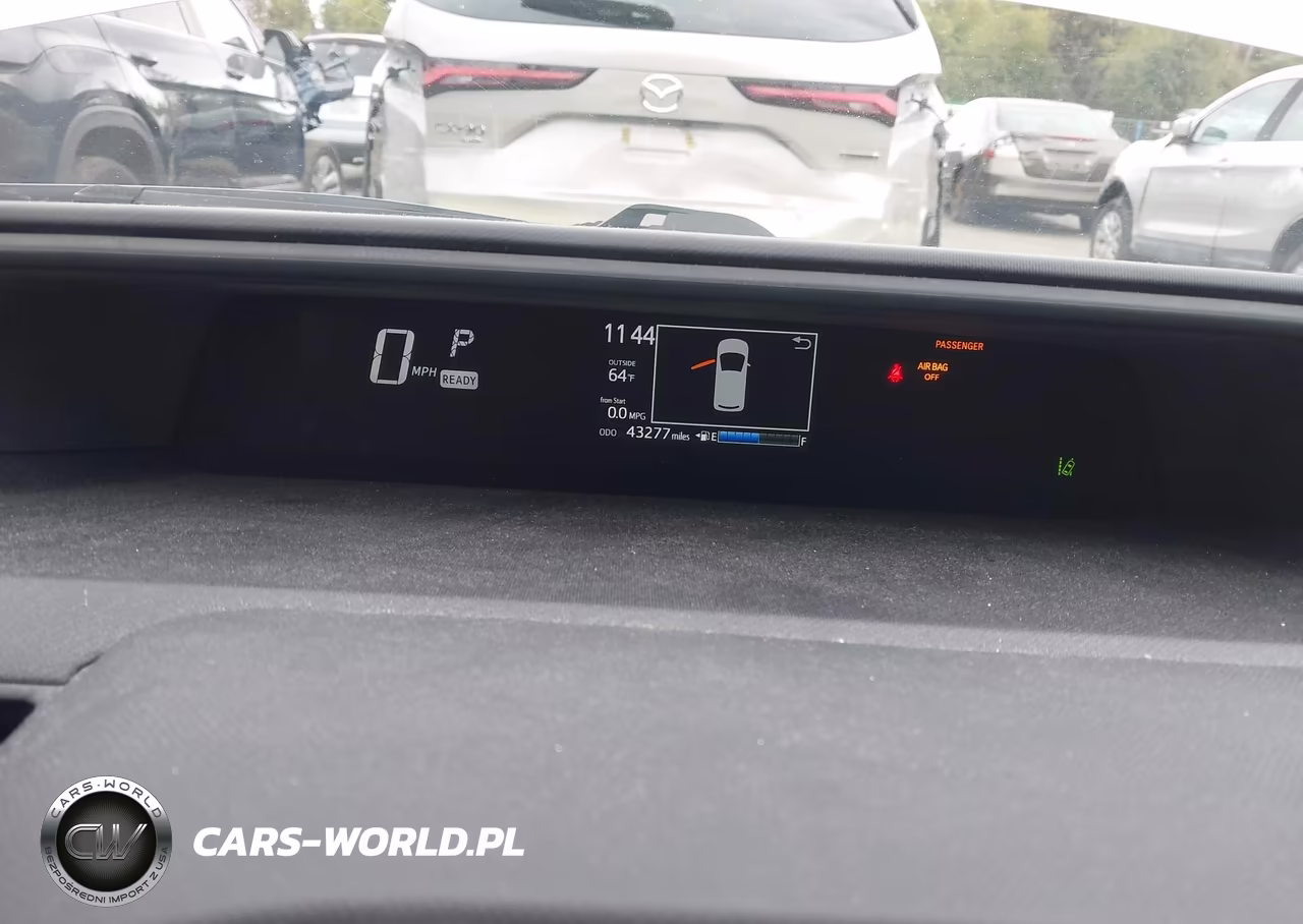 2018 Toyota Prius C Two VIN:JTDKDTB30J1615939 - 7