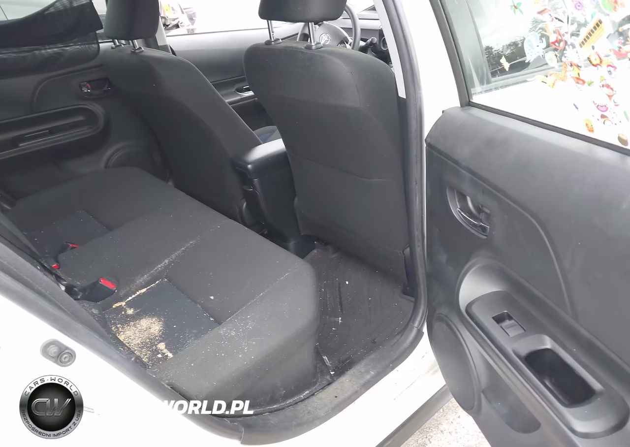 2018 Toyota Prius C Two VIN:JTDKDTB30J1615939 - 8