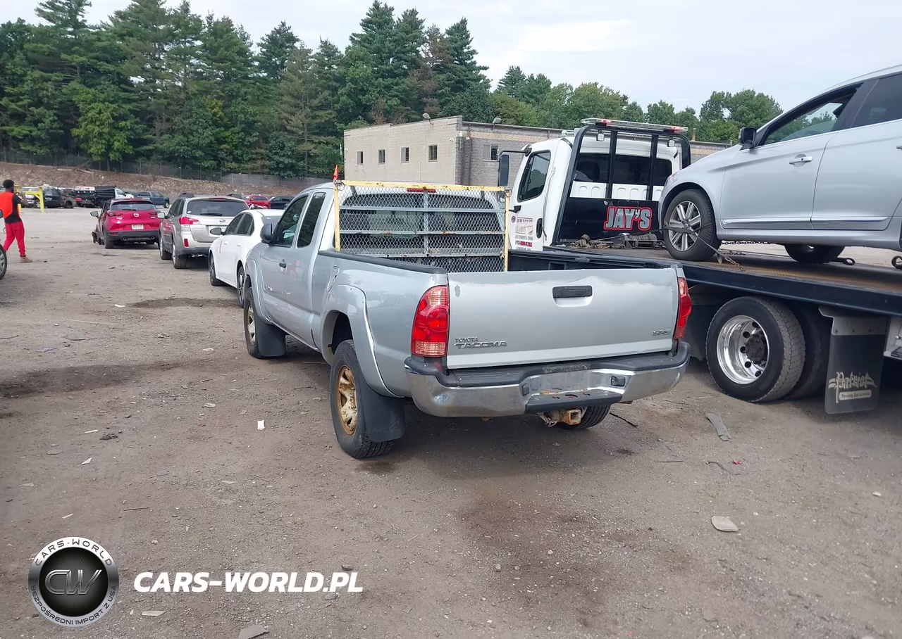 2008 Toyota Tacoma VIN:5TEUX42NX8Z533465 - 3