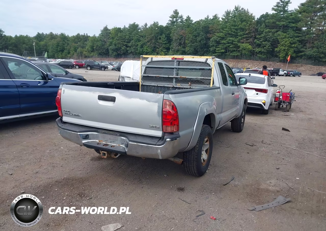 2008 Toyota Tacoma VIN:5TEUX42NX8Z533465 - 4