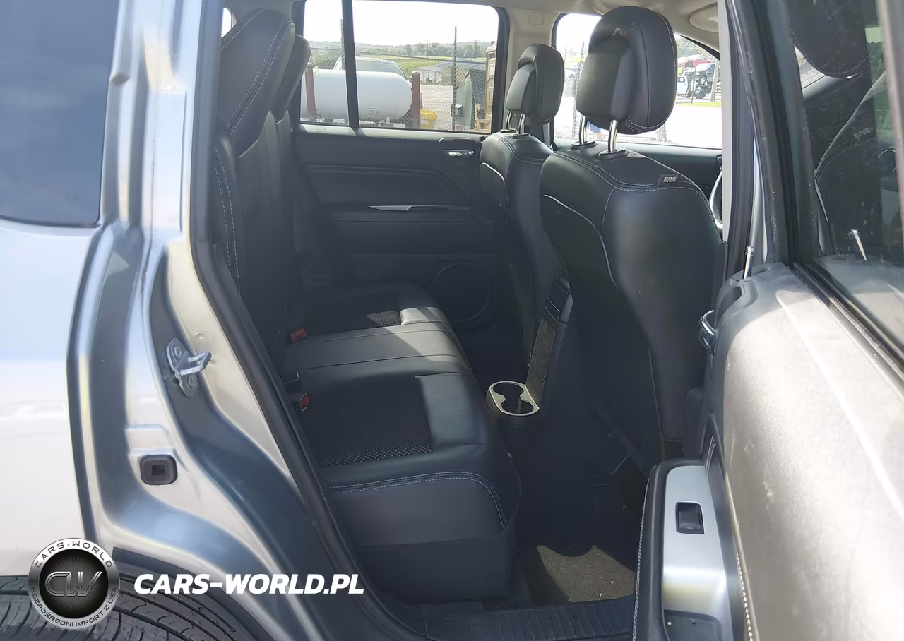 2016 Jeep Compass Latitude VIN:1C4NJDEB8GD724302 - 8