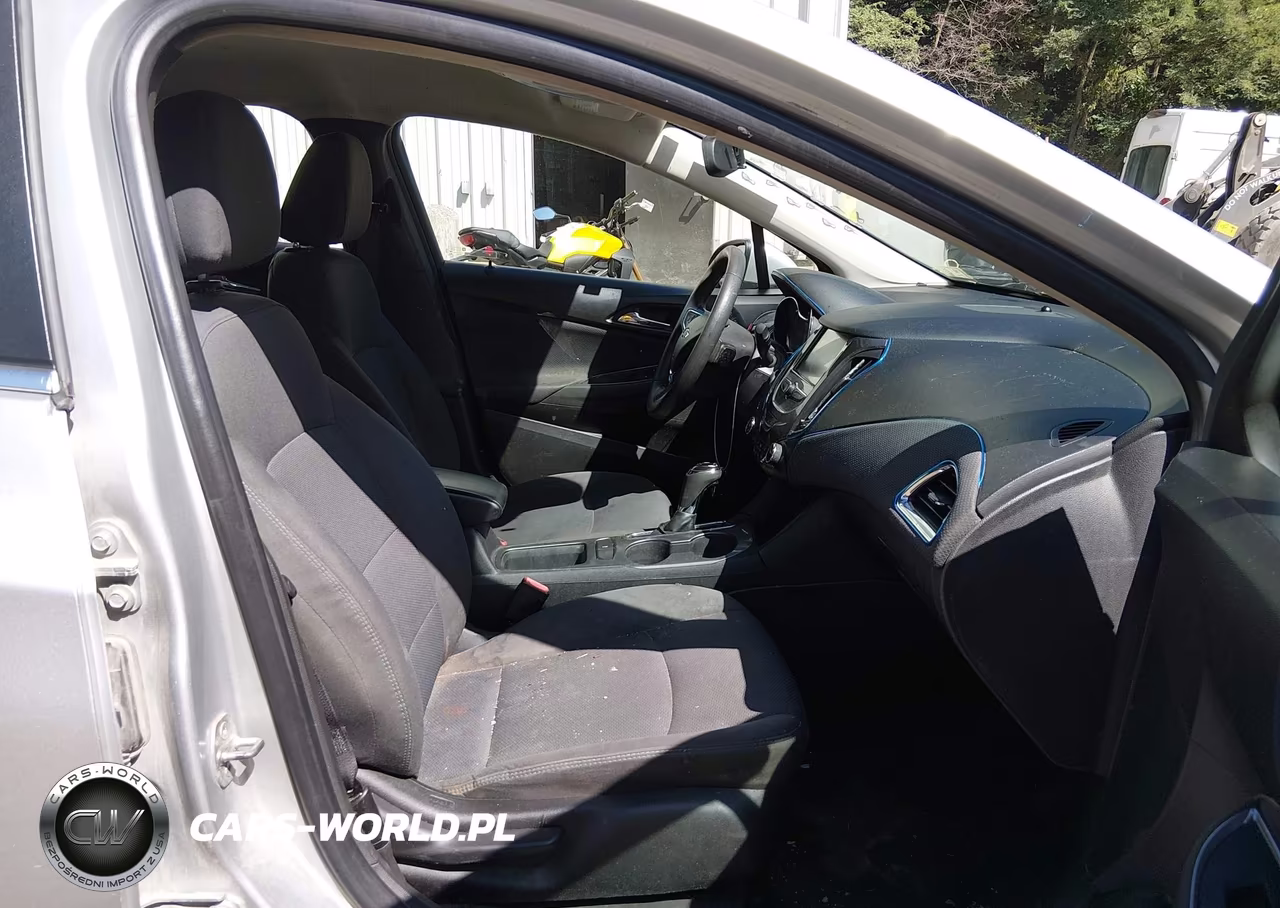 2018 Chevrolet Cruze Lt Auto VIN:3G1BE6SM3JS653261 - 5