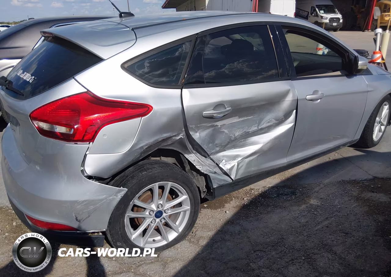2017 Ford Focus Se VIN:1FADP3K24HL259779 - 6