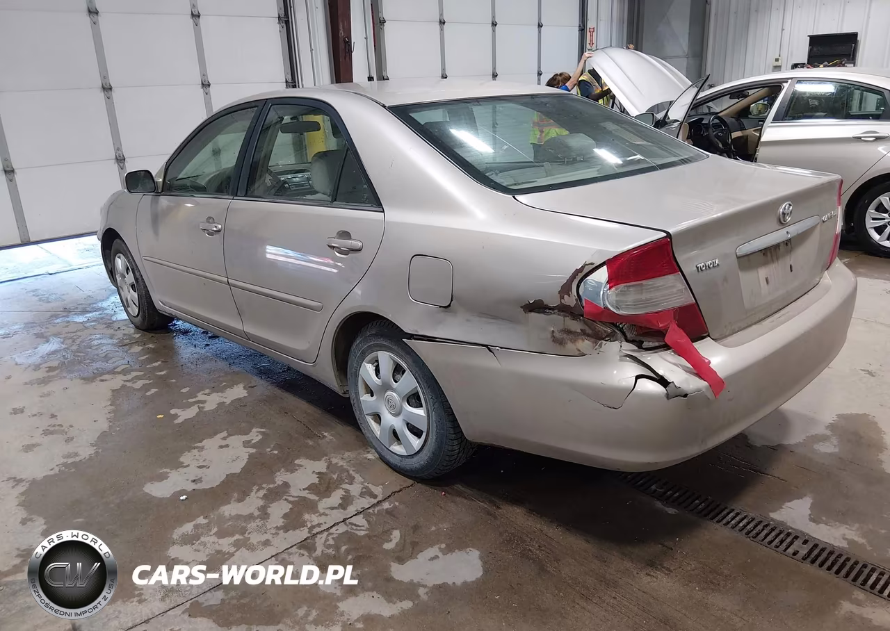 2003 Toyota Camry Le VIN:4T1BE32K83U780865 - 3