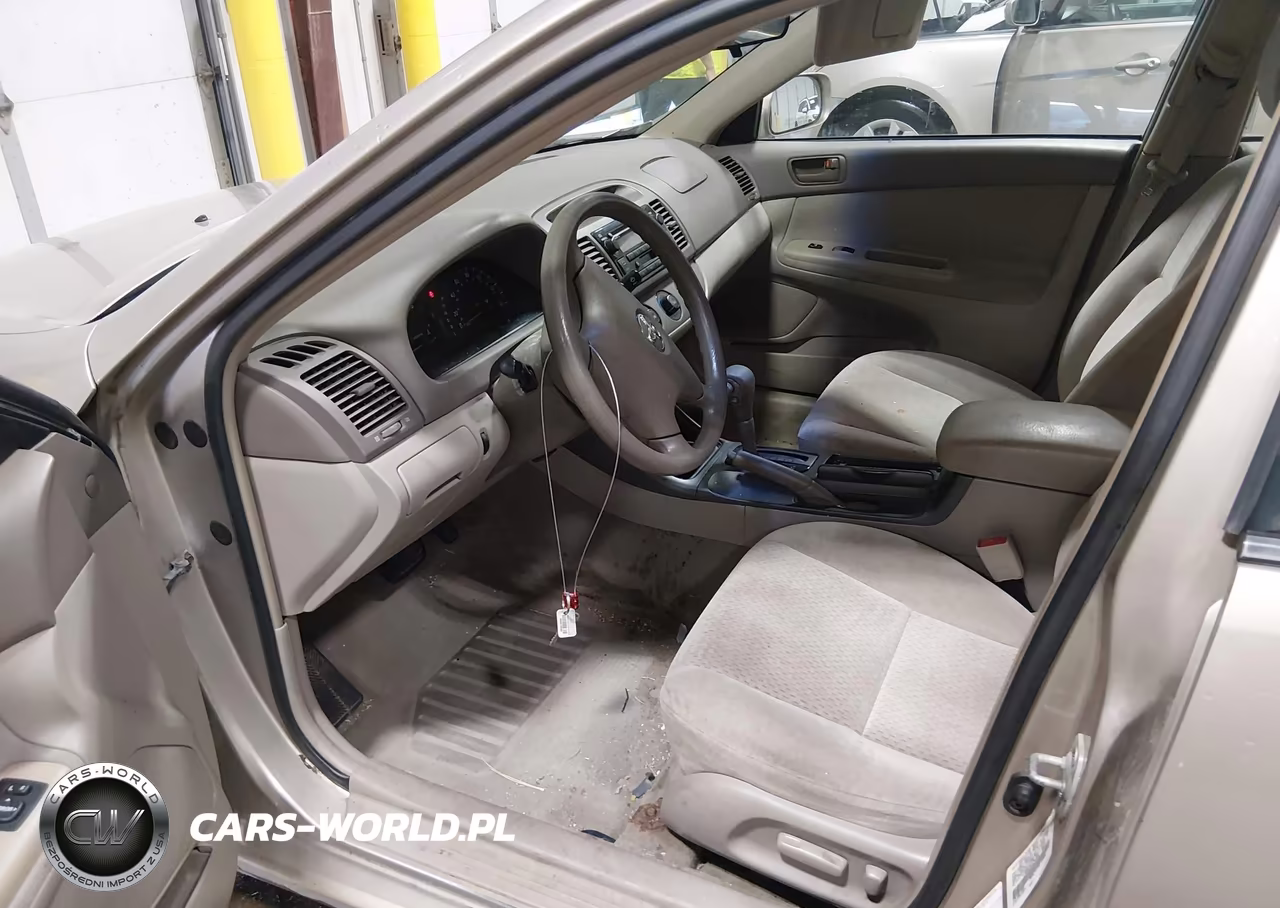 2003 Toyota Camry Le VIN:4T1BE32K83U780865 - 5