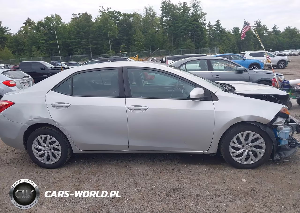 2018 Toyota Corolla Le VIN:2T1BURHEXJC117349 - 14