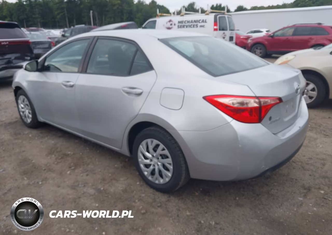 2018 Toyota Corolla Le VIN:2T1BURHEXJC117349 - 3