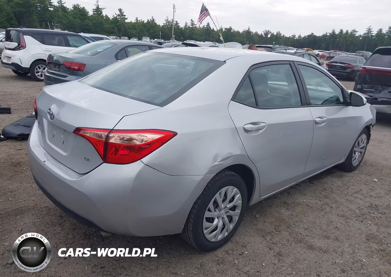2018 Toyota Corolla Le VIN:2T1BURHEXJC117349 - 4