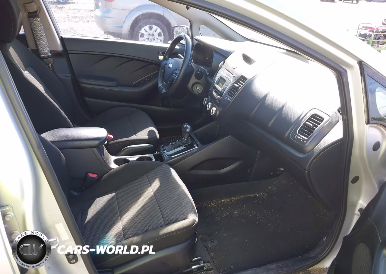 2018 Kia Forte Lx VIN:3KPFK4A79JE219555 - 5