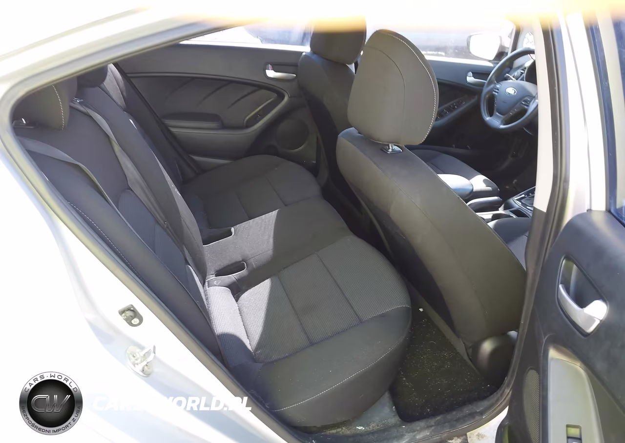 2018 Kia Forte Lx VIN:3KPFK4A79JE219555 - 8