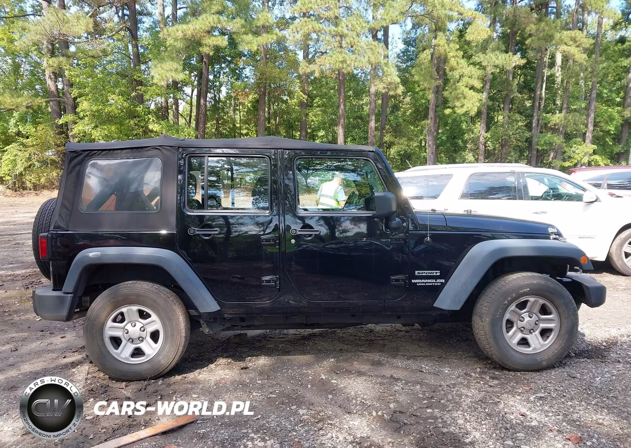 2013 Jeep Wrangler Unlimited Sport VIN:1C4BJWDG0DL663363 - 13