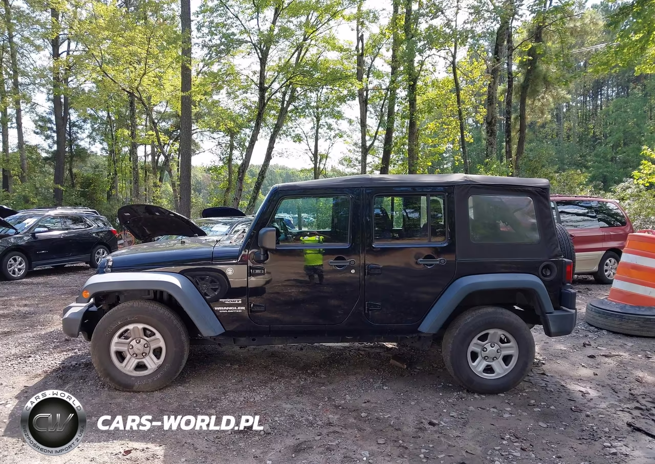 2013 Jeep Wrangler Unlimited Sport VIN:1C4BJWDG0DL663363 - 14