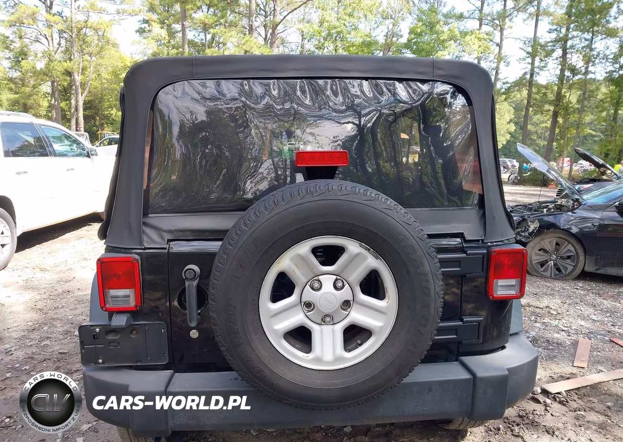 2013 Jeep Wrangler Unlimited Sport VIN:1C4BJWDG0DL663363 - 16