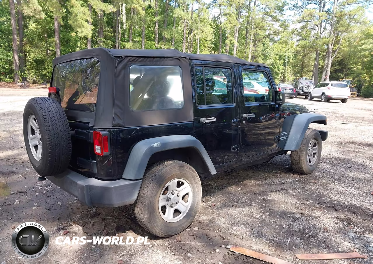 2013 Jeep Wrangler Unlimited Sport VIN:1C4BJWDG0DL663363 - 4
