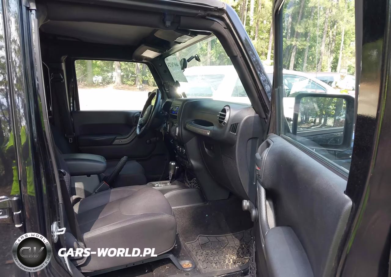 2013 Jeep Wrangler Unlimited Sport VIN:1C4BJWDG0DL663363 - 5