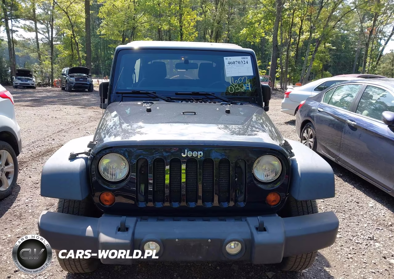 2013 Jeep Wrangler Unlimited Sport VIN:1C4BJWDG0DL663363 - 6